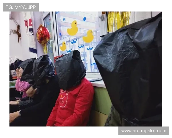 手打游戏打得满身痛苦还敢去找爸爸诉苦是怎么回事